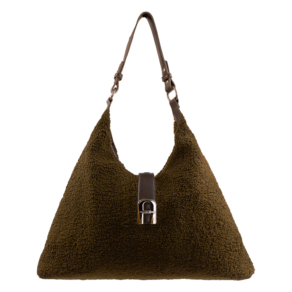 MADDIE Shoulder Bag - BrownIndulge in everyday luxury with the MADDIE Shoulder Bag in Brown. Made from premium sherpa material, this bag is the epitome of elegance, offering a soft and cozy te